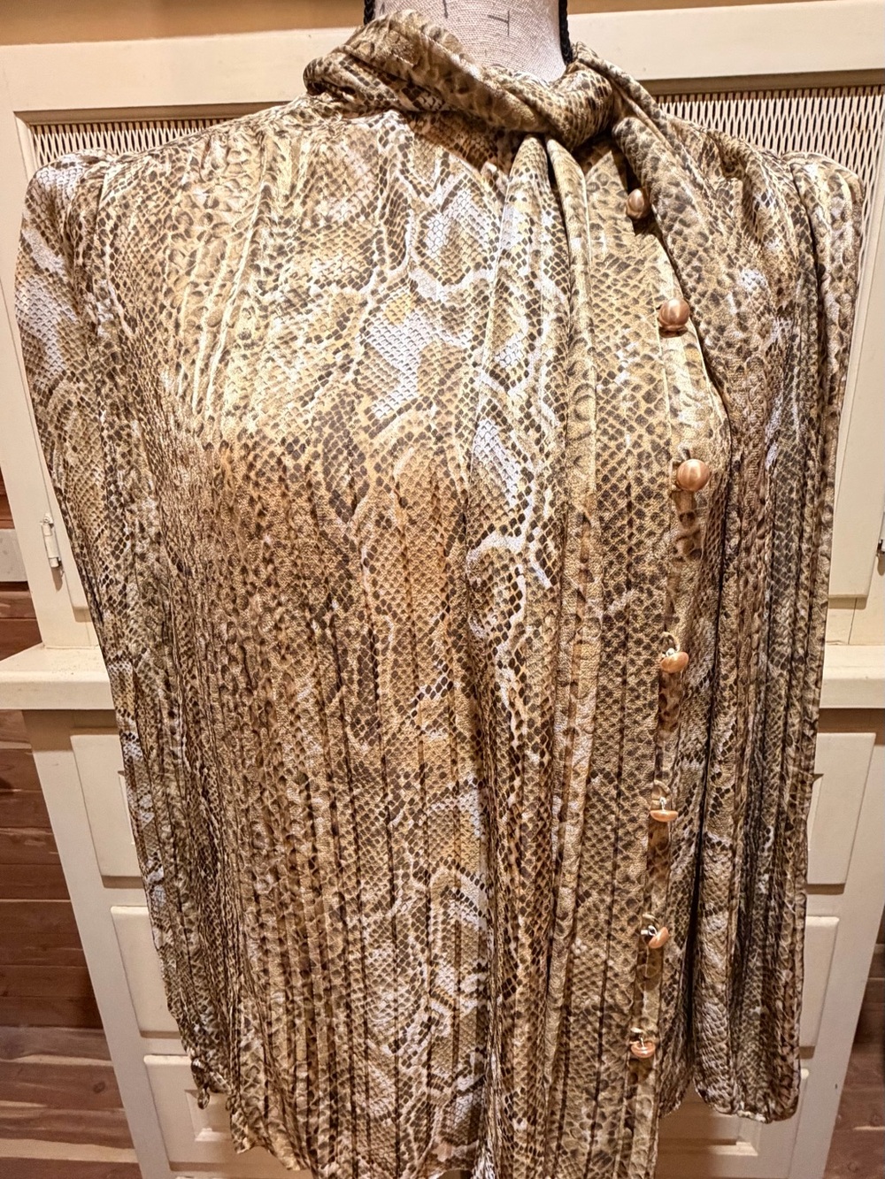 VTG 1980s Bergdorf Goodman Accordion Plisse Silk Tie Neck Blouse Animal Print